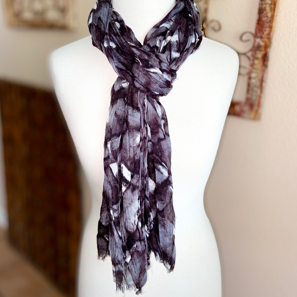 Scarf / Wrap / Shawl - Textured Lightweight Fabric - Fringe - Black Gray & White - Picture 1 of 3